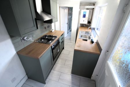 98 Wellington Street - Photo 5