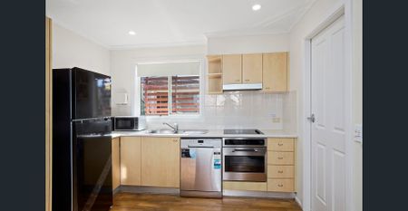 Beachfront Bliss – 1-Bedroom Resort-Style Living in Sapphire Beach - Photo 5