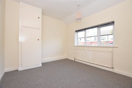 3 Bed Semi-Detached House, Kirkstall Road, LS4 - Photo 3