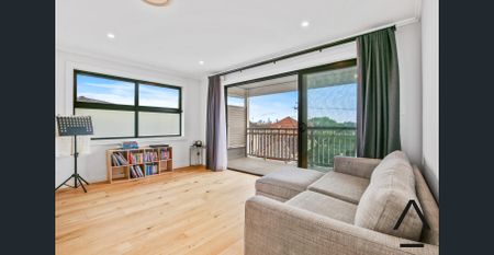 Luxuriously Designed, Near New, Stylish And Sun Kissed Executive Style Five Bedroom Family Oasis In A Blue Ribbon - Photo 3