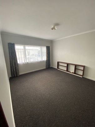 LOCATION IS EXCELLENT !! - Photo 1