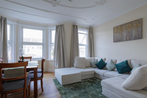 3 Bed Flat, Hanover Road, NW10 - Photo 1