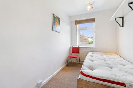 5 bedroom semi-detached house to rent - Photo 2