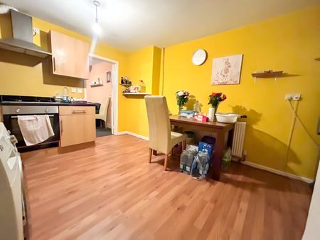 2 Bedroom Maisonette To Let - HP12 - Photo 5