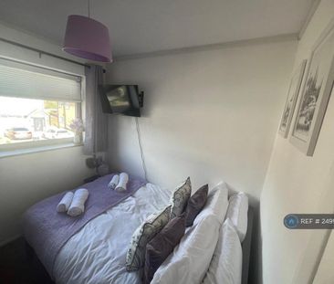 1 bedroom in a house share to rent - Photo 2