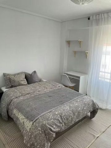 Carrer de Francisco Moreno Usedo, Valencia, Valencian Community 46018 - Photo 2