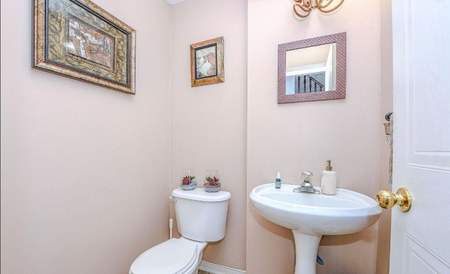 For Lease - 5847 Sidmouth Street, Mississauga, Ontario - Photo 2