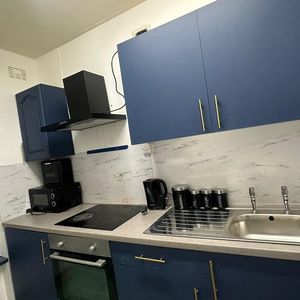 1 bedroom in a house share to rent - Photo 3