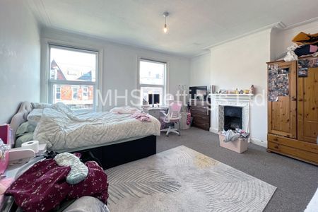 5 Bedroom Mid Terraced House for rent in Headingley Avenue - Photo 3