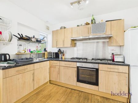 1 bedroom in a house share to rent - Photo 4