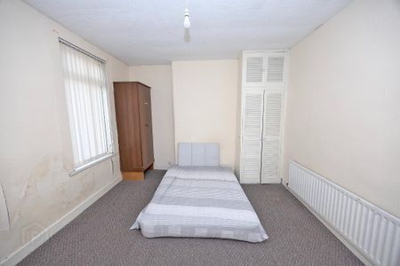 12 Lough Road, Lurgan, BT66 6JE - Photo 5