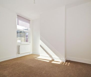 4 bedroom terraced house to rent - Photo 5