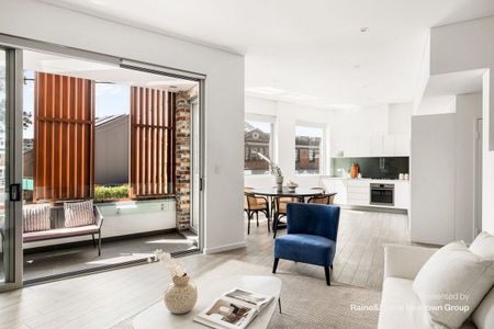 Top floor 2 bed apartment offering convenience in boutique setting - Photo 3