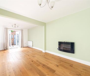 4 bedroom semi-detached house to rent - Photo 5
