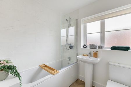 4 bedroom detached house to rent - Photo 4