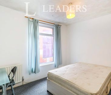 5 bedroom house to rent Exmouth Road, Exmouth, Southsea, PO5 - Photo 4