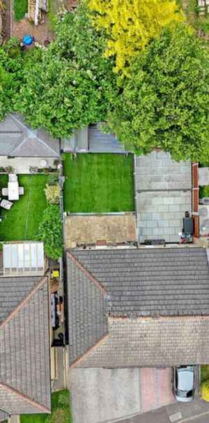 2 bedroom end of terrace house to rent - Photo 1