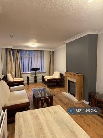 3 bedroom semi-detached house to rent - Photo 3