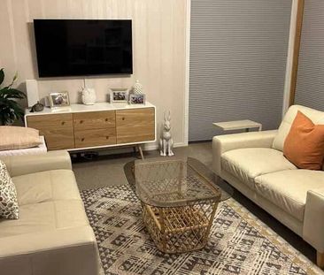 Tidy Townhouse - Photo 2