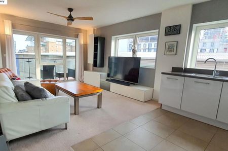 2 Bed Flat, Juniper Drive, SW18 - Photo 2