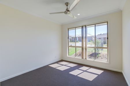 Family Home In Highlands Estate! - Photo 2