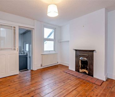 Lovely terraced house with good size garden in the heart of the tow... - Photo 2