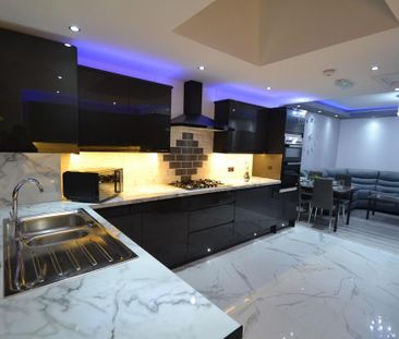 6 bedroom house to rent - Photo 2