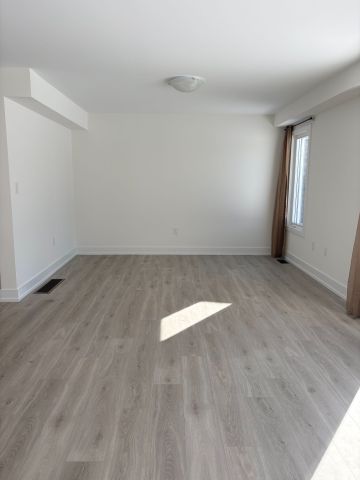 For Lease - 70 Dusenbury Drive, Loyalist, Ontario - Photo 2