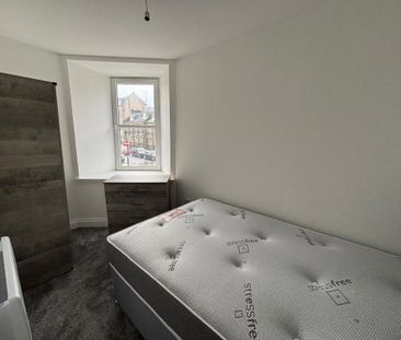 3 bedroom flat to rent - Photo 4