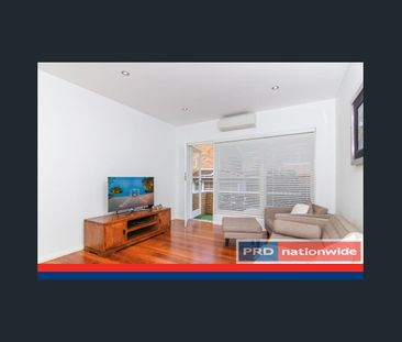 BEAUTIFULLY MODERN 2 BEDROOM APARTMENT - Photo 2