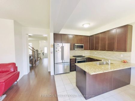 Condo Townhouse For Lease | E9233655 - Photo 4