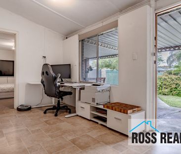 Character, Charm & Location! - Photo 2