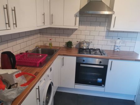 Room in a Shared House, South Norwood Hill, SE25 - Photo 5