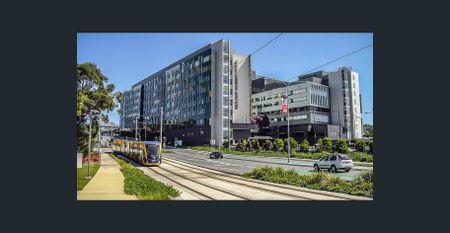 SPACIOUS GROUND FLOOR CITY LIVING - Photo 2