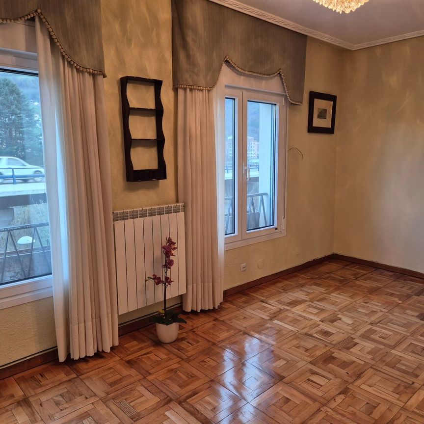 Alquiler de piso en Calle Máximo Fernández Cocañín - Photo 1