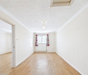 The Drift, Martlesham Heath, Ipswich, Suffolk, IP5 3PL - Photo 2