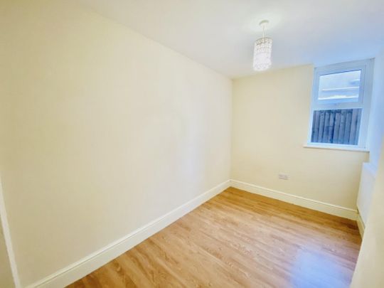 Cora Street, BARRY - Photo 1