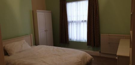 4 bedroom terraced house to rent - Photo 5