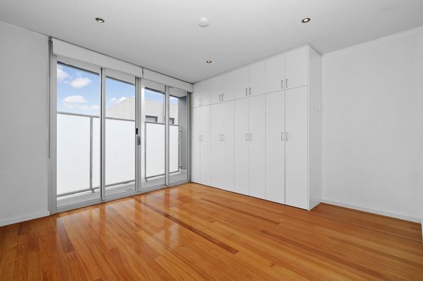 Luxury Four-Level Living in a Coveted Lifestyle Pocket - Photo 1