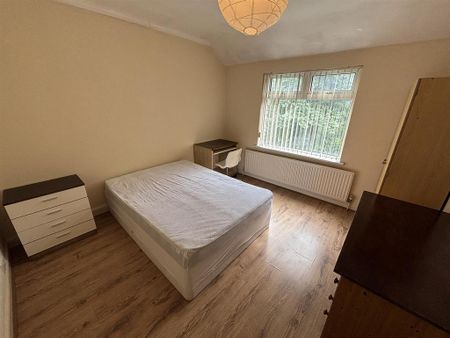 3 bedroom private hall to rent - Photo 2