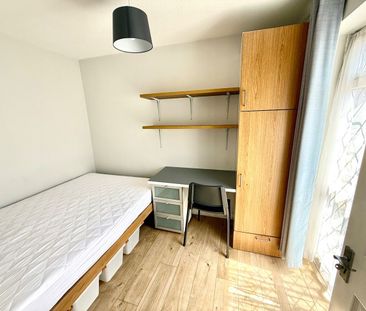 4 Bed End Terrace, Lodge Road, SO14 - Photo 3