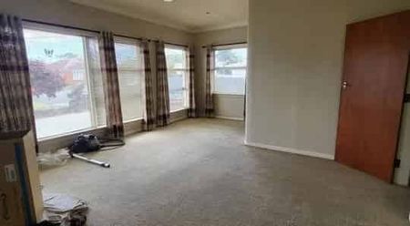 3 Bedroom house Brick and Tile + 1 Bathroom - Photo 3