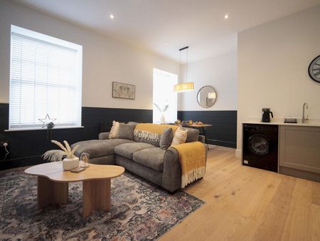 High Street - Photo 4