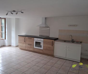 Location Appartement 2 pièces 43m² ST LEONARD DE NOBLAT 87400 - Photo 2