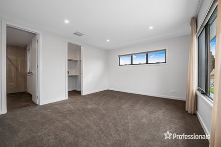 Spacious Family Home - Photo 5