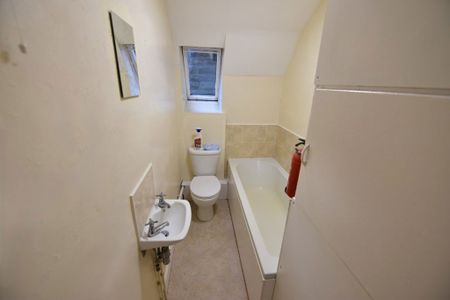 1 bedroom Flat in Towers Flat 8a, Leeds - Photo 5