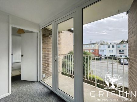 Long Riding, Basildon, SS14 - Photo 5