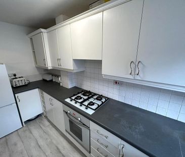 2 bedroom semi-detached house to rent - Photo 5