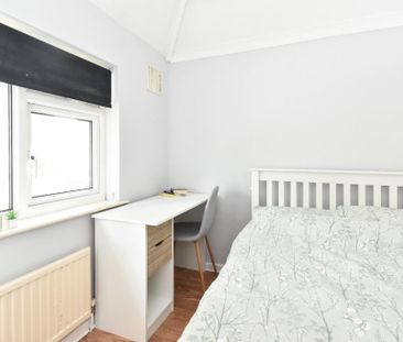 4 bedroom terraced house to rent - Photo 6