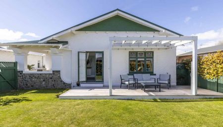 Spacious home close to town - Photo 4